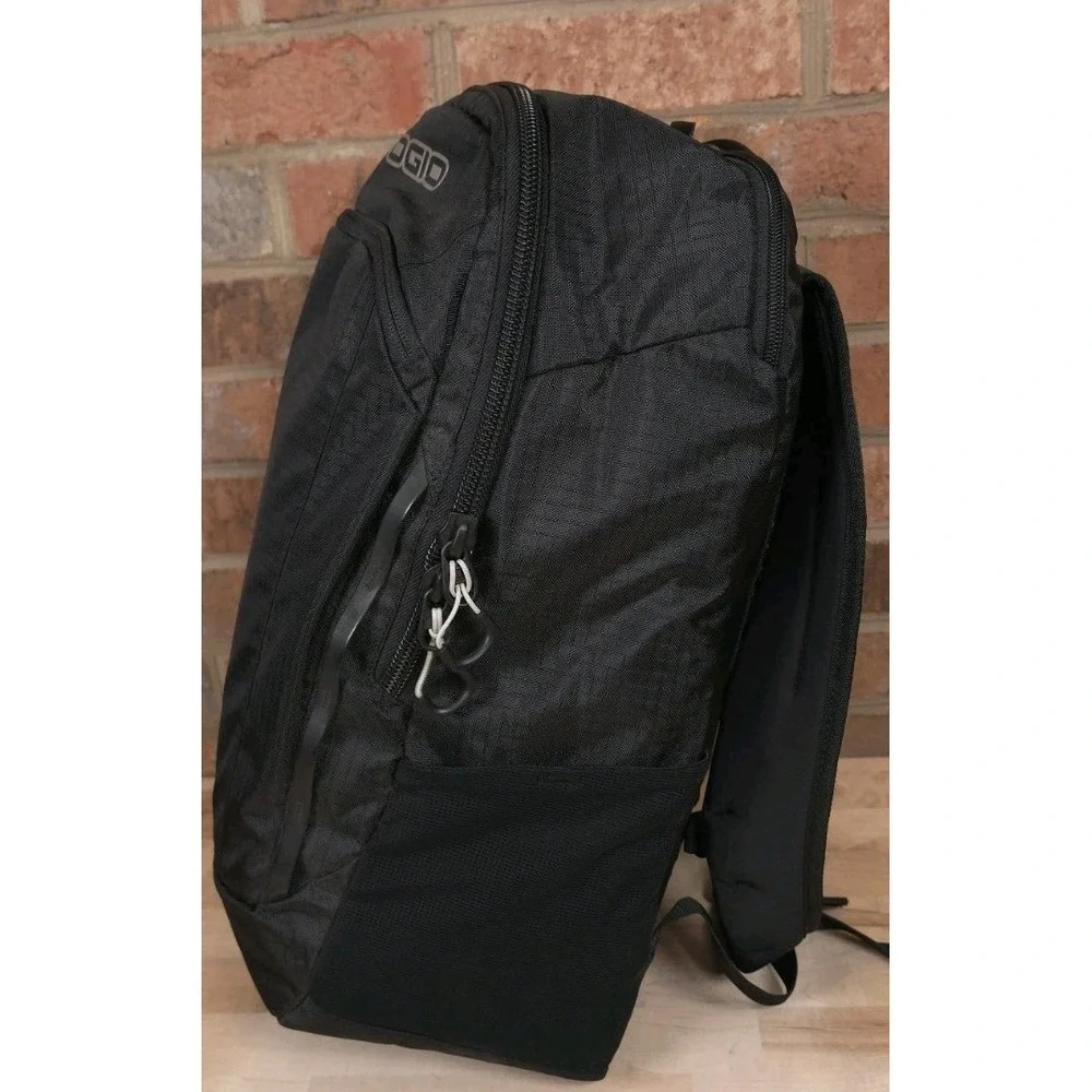 OGIO Shuttle Pack Black Backpack 400D 1,300 cu 21.3 L Travel Bag NEW